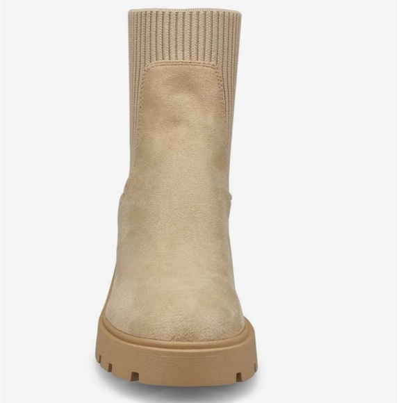 Steve Madden Women’s Halona Chelsea Boot. - Picture 3 of 9